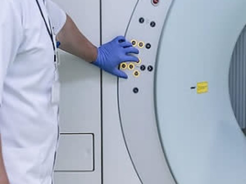 Measuring exposure of workers in MRI environment