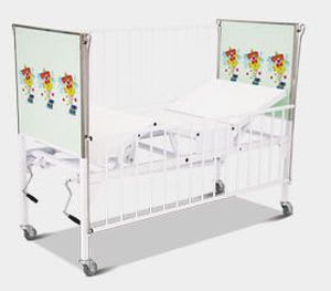 Mechanical bed / 4 sections / pediatric HM 2001 A Hospimetal Ind. Met. de Equip. Hospitalares