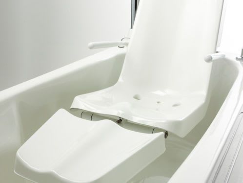 Medical bathtub with lift seat Windsor Series 3 Gainsborough Baths