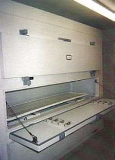 Side loading refrigerated mortuary cabinet / 3-body Morquip