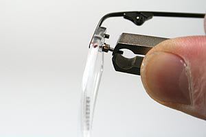 Eyeglass screw threader (eyeglass assembling) / automatic SCREW GRINDER LessStress