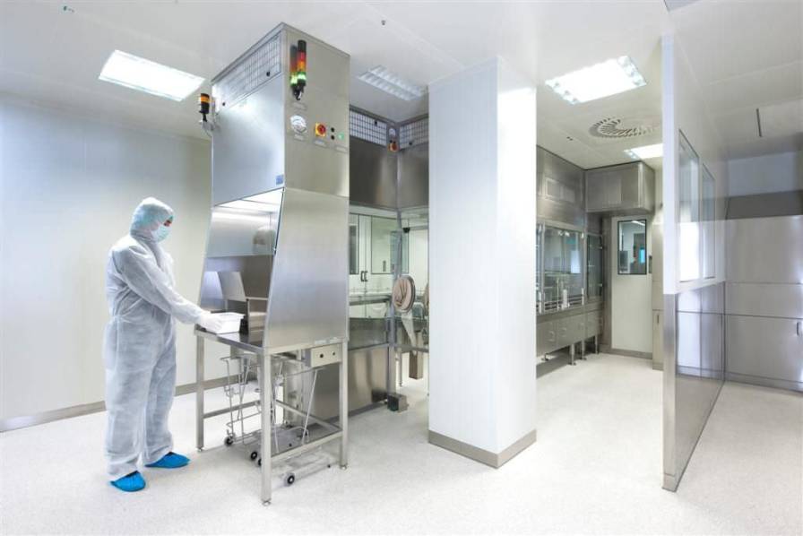 Restricted-access barrier system for clean rooms Ortner Reinraumtechnik