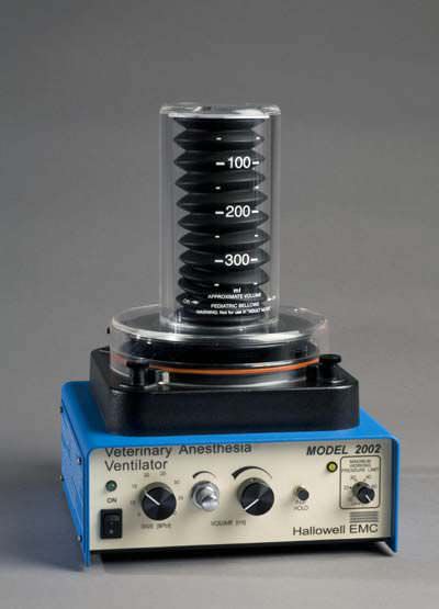 Electro-pneumatic ventilator / anesthesia / veterinary Model 2002 Hallowell EMC