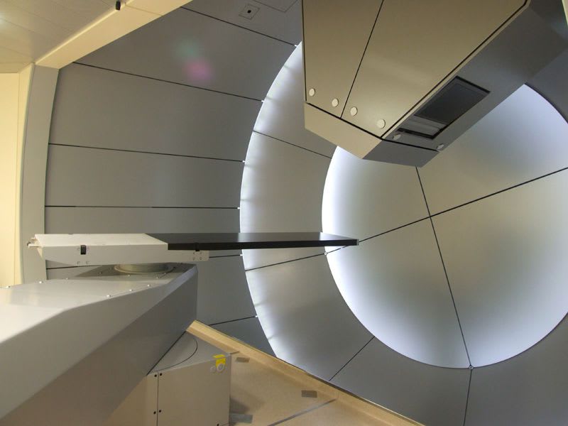 Robotized positioning tables proton therapy synchrocyclotron Probeam™ Varian Medical Systems