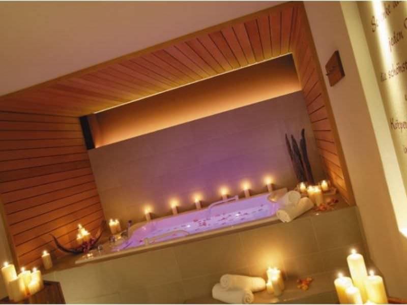 Whole body water massage bathtub / with chromotherapy lamps / with sonotherapy speakers Hydroxeur® Rendezvous. Trautwein