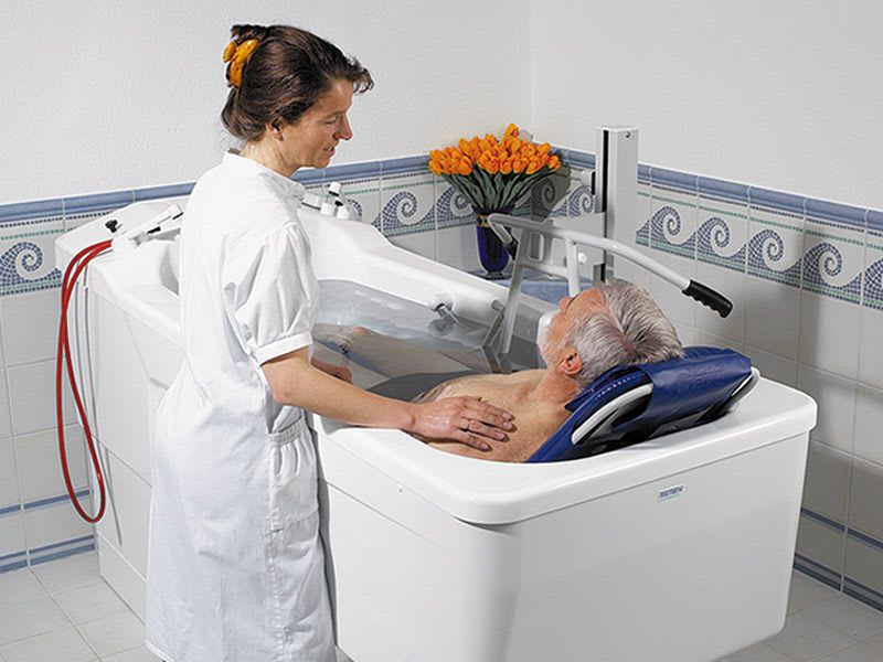 Electrical medical bathtub / height-adjustable Balance Trautwein