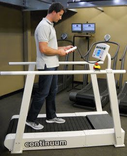 Treadmill with handrails Continuum Woodway