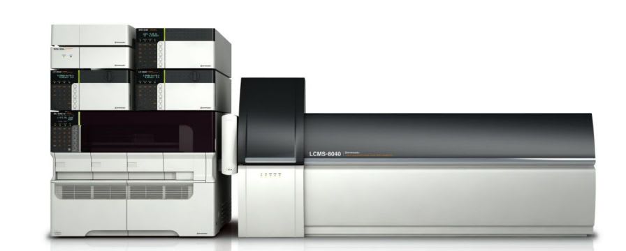 Fluid chromatography system / LC/MS/MS / coupled to a mass spectrometer / quadrupole LCMS-8040 Shimadzu