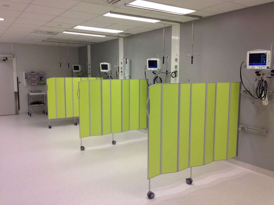 Wall-mounted hospital screen / on casters / telescopic Silentia AB