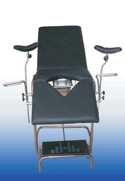 Gynecological examination table / fixed / 3-section M153 Mobiclinic