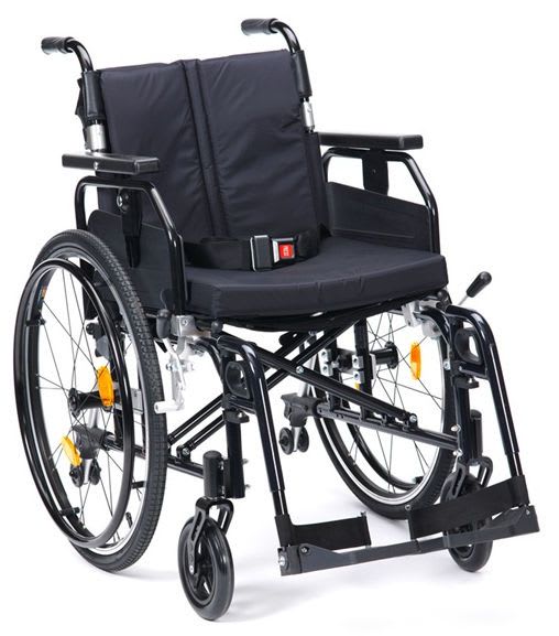 Passive wheelchair max. 135 kg | Super Deluxe 2 Drive Medical Europe