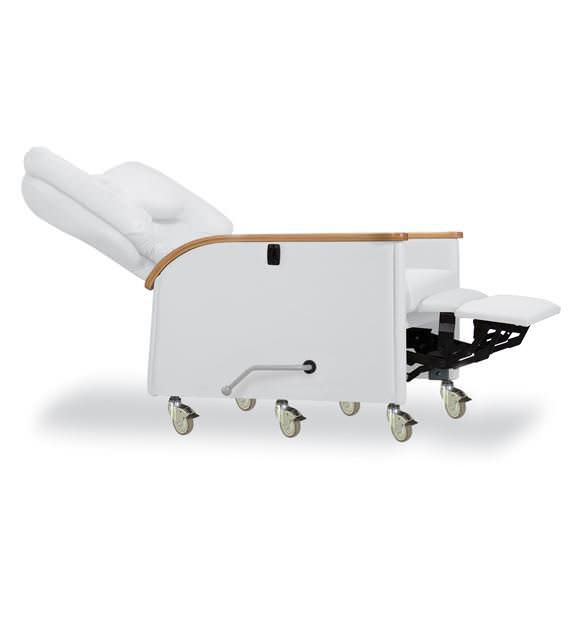 Reclining medical sleeper chair / on casters / manual / bariatric Kangaroo 623-15-650 IoA Healthcare