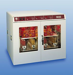 Laboratory incubator shaker 8 °C ... 70 °C, 150 L, 10 - 250 rpm | 3033 GFL Gesellschaft für Labortechnik