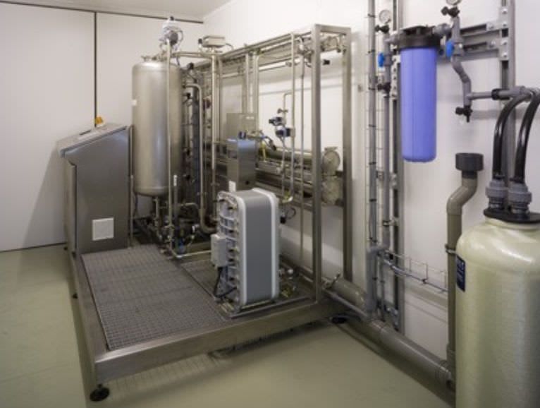 Healthcare facility water purification system 1 m³/hr | Bespoke containerised CEDI system Environmental Water Systems (UK)