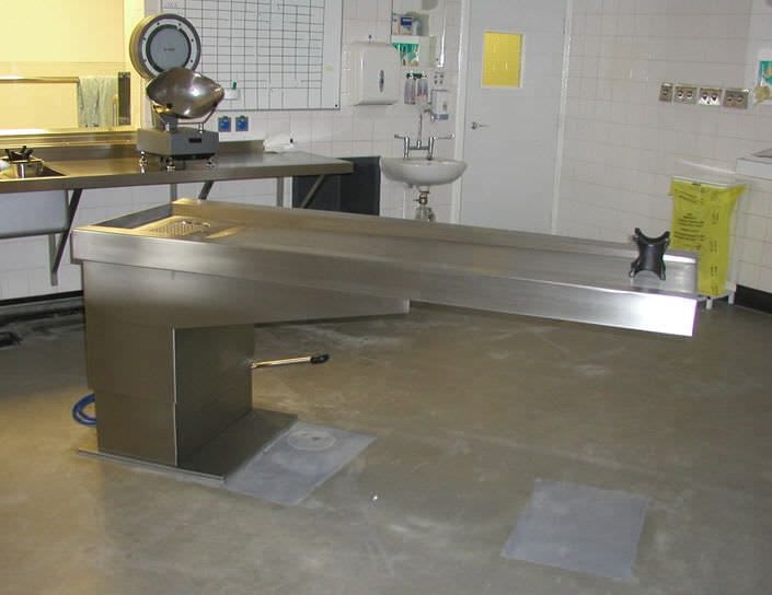 Autopsy table / height-adjustable LEEC