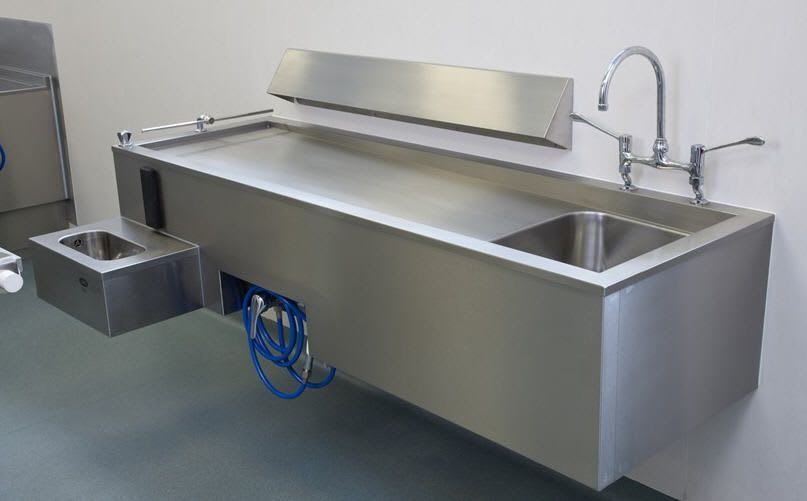 Dissection table / ventilated / with sink LEEC