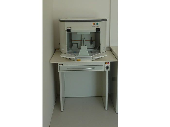 Dental laboratory workstation / with hood / 1-station MINI BOX MXC Iride International