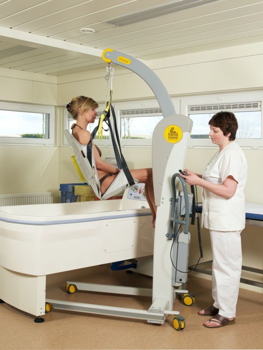 Patient lift seat-sling / bathtub Handi-Move