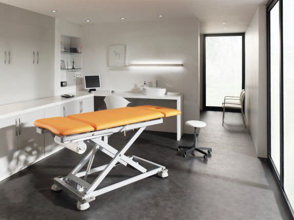 Examination table / on casters / height-adjustable / fixed / 3-section Eleva Haelvoet