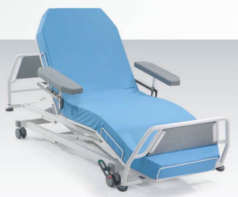 Hemodialysis armchair / on casters / reclining NOVO X 550 Fresenius Medical Care