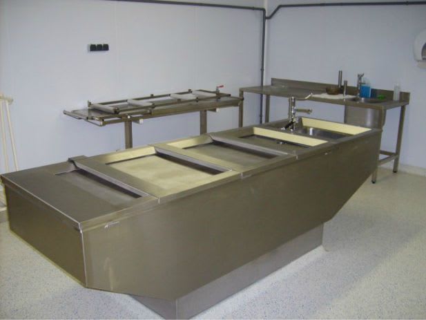 Table with suction system / electric / with sink / rotating EIHF