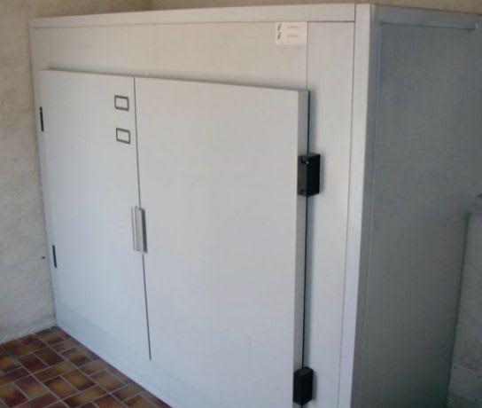 Side loading refrigerated mortuary cabinet / 3-body EIHF