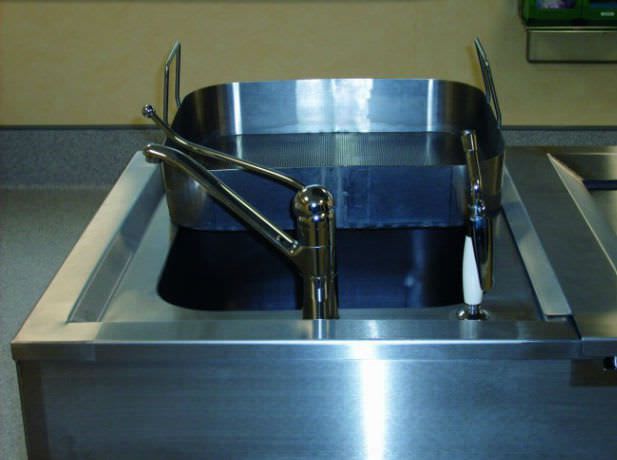 Autopsy table / with sink / electric / with suction system EIHF