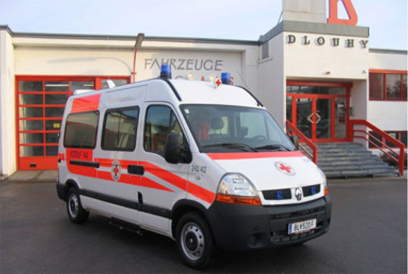 Emergency medical ambulance / van Renault Master Dlouhy , Fahrzeugbau