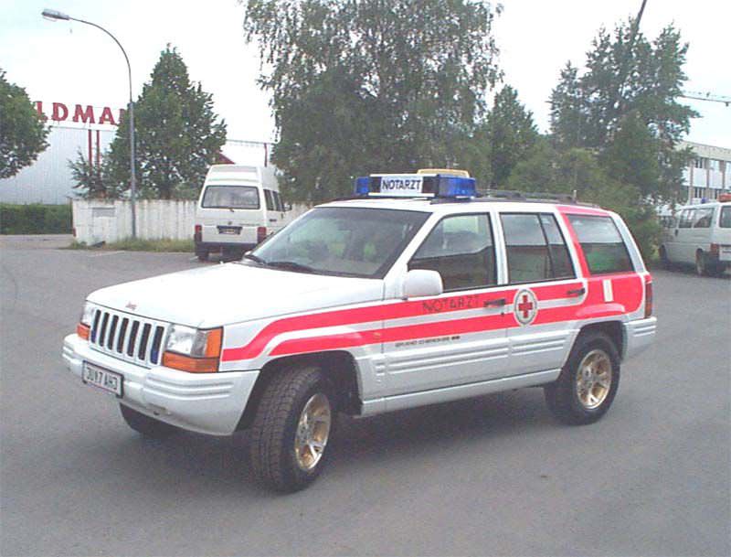 Emergency medical ambulance / 4x4 Jeep Cherokee Dlouhy , Fahrzeugbau