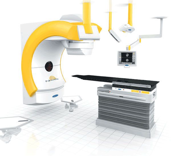 Stereotactic radiosurgery linear particle accelerator / robotized positioning tables Novalis® Brainlab