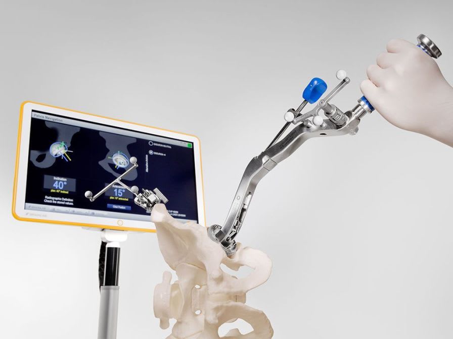 Surgical navigation software / for hip surgery / medical Brainlab