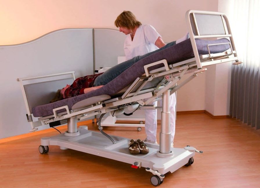 Electrical bed / height-adjustable / 3 sections DreamLine Bionic Medizintechnik
